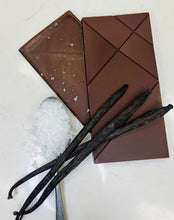 Load image into Gallery viewer, Vietnam - Dak-Lak 60% Cacao Vanilla Bean and Sea Salt
